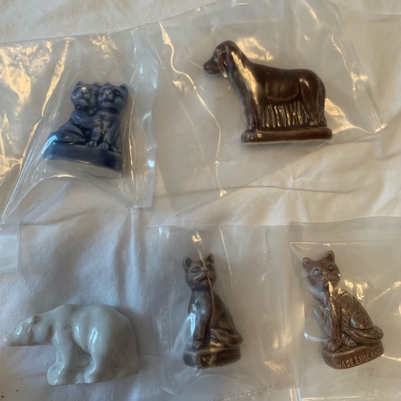 Red Rose Tea Mini Figurines - Picture 6 of 7